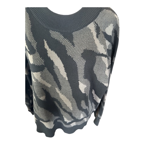 ATHLETA Jacquard Crew Sweater Pullover Merino Wool Sz L Camo Digi Casual - Picture 4 of 9